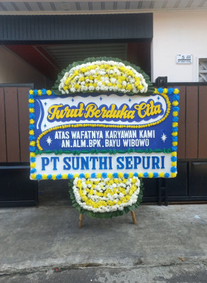 Papan Bunga Duka di Ujung Bulu
