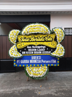 Papan Bunga Duka di Ujung Bulu