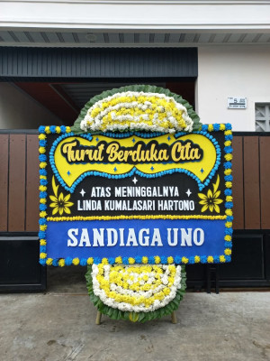 Papan Bunga Duka di Ujung Bulu